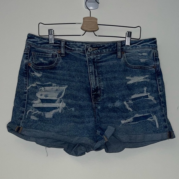 American Eagle Distressed Mom Short - Picture 1 of 2